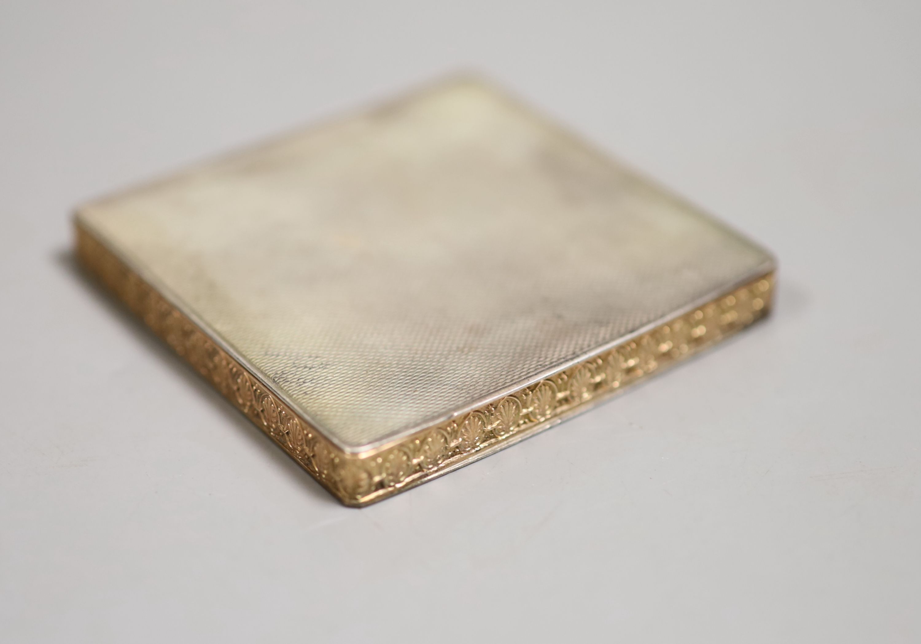 A silver compact, Dyas Beverley Hampton, London. 1947, 7cm